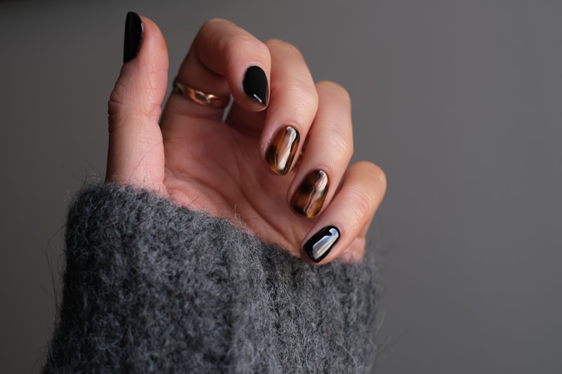 Dark tortoiseshell nail art design